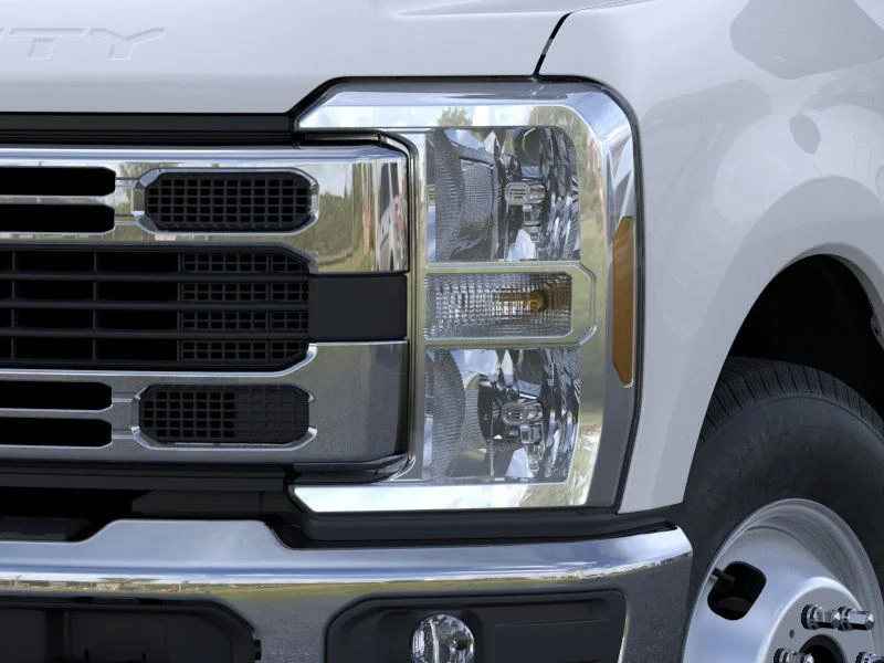 2025 Ford F-350 Super Duty Chassis Cab XL - Photo 18