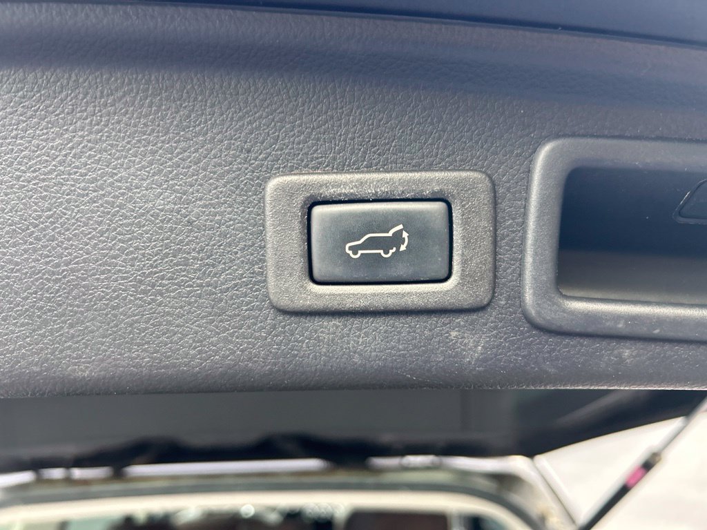 Used 2018 Gray Subaru 2.5i Touring image 18