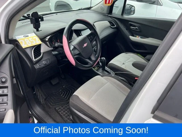 Used 2017 White Chevrolet LS image 3