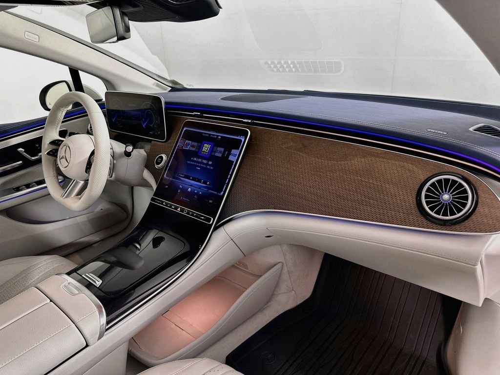 Certified Used 2023 White Mercedes-Benz 500 Sedan image 31