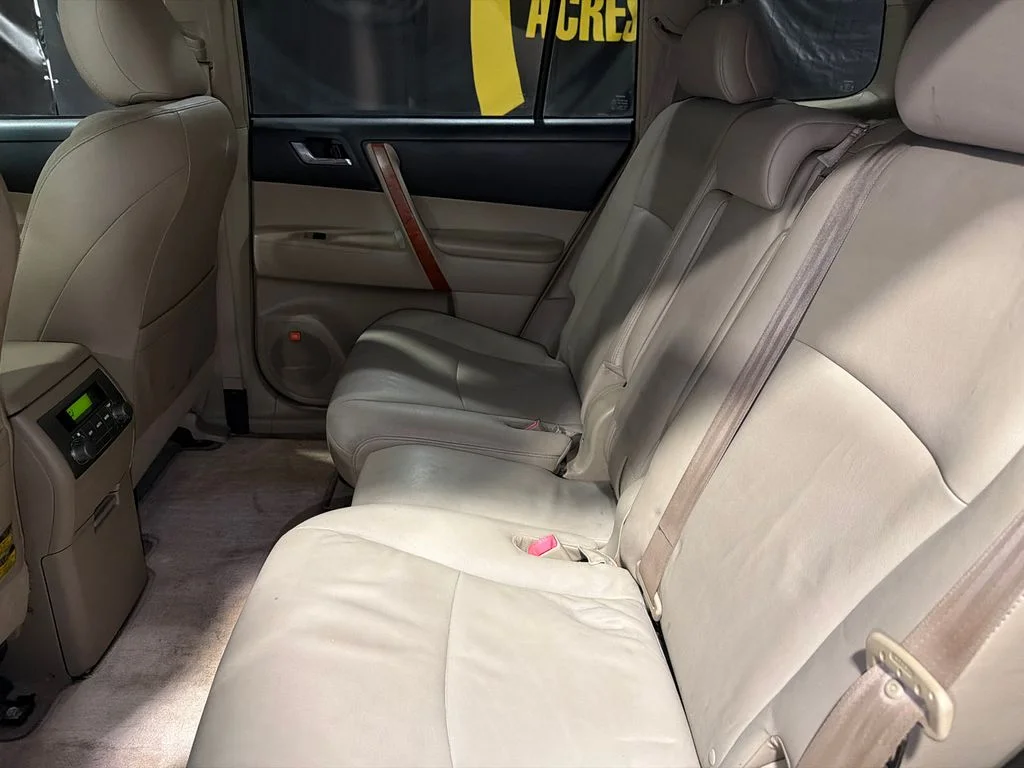 Used 2008 Salsa Red Pearl Toyota Limited image 17