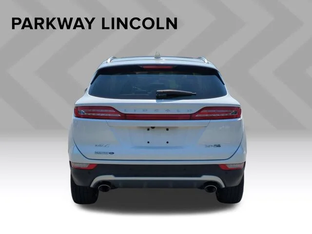 Used 2015 White Lincoln Base image 4