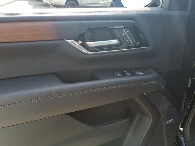 Used 2025 Onyx Black GMC Denali image 14