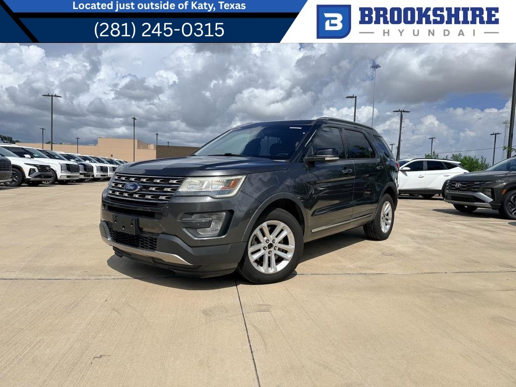 Used 2016 Magnetic Metallic Ford XLT image 1