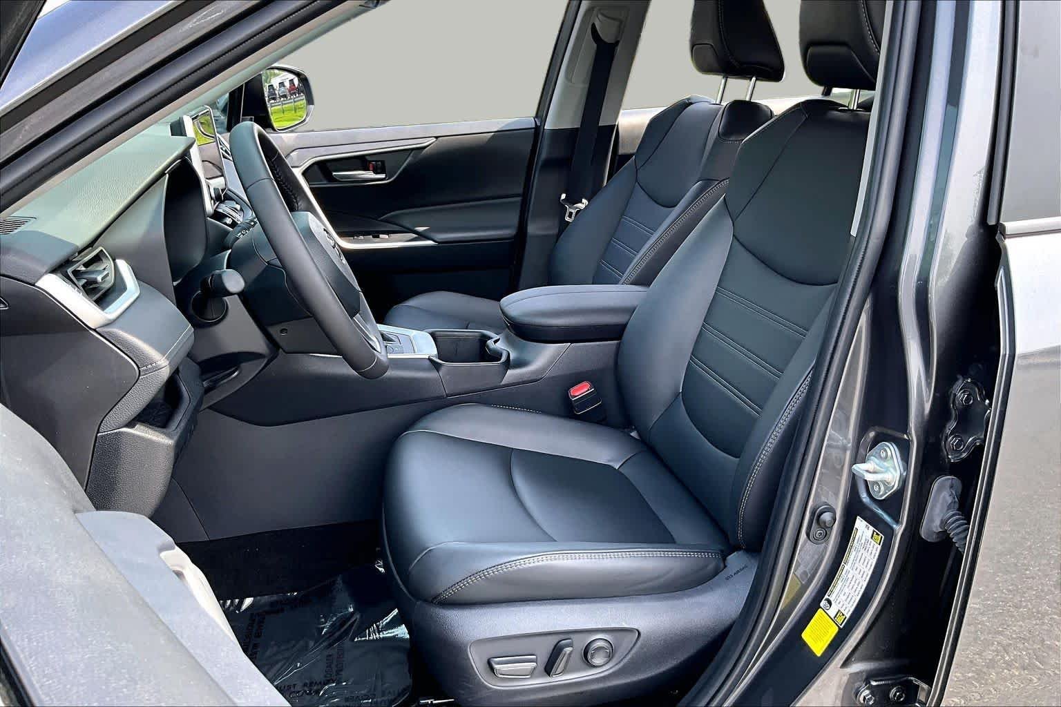 Used 2024 Magnetic Gray Metallic Toyota Hybrid XLE Premium image 8