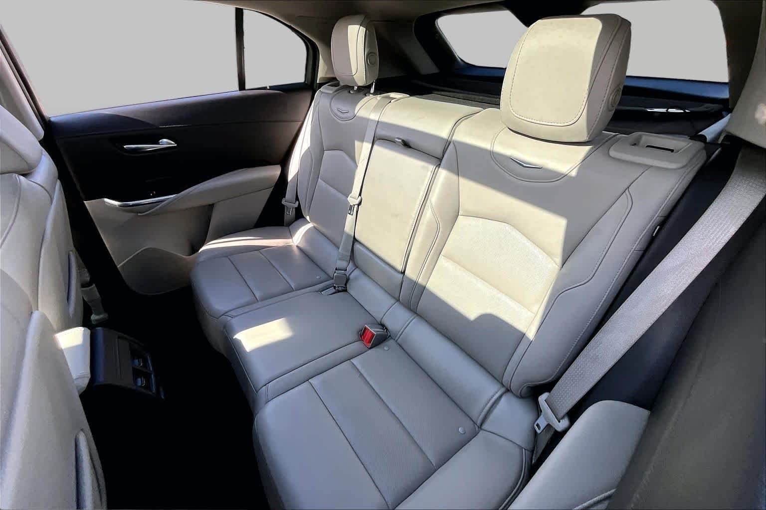 Used 2019 Crystal White Tricoat Cadillac FWD Premium Luxury image 19