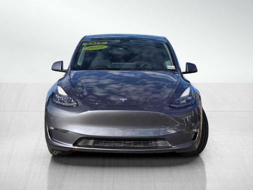 Used 2022  Tesla Performance image 2