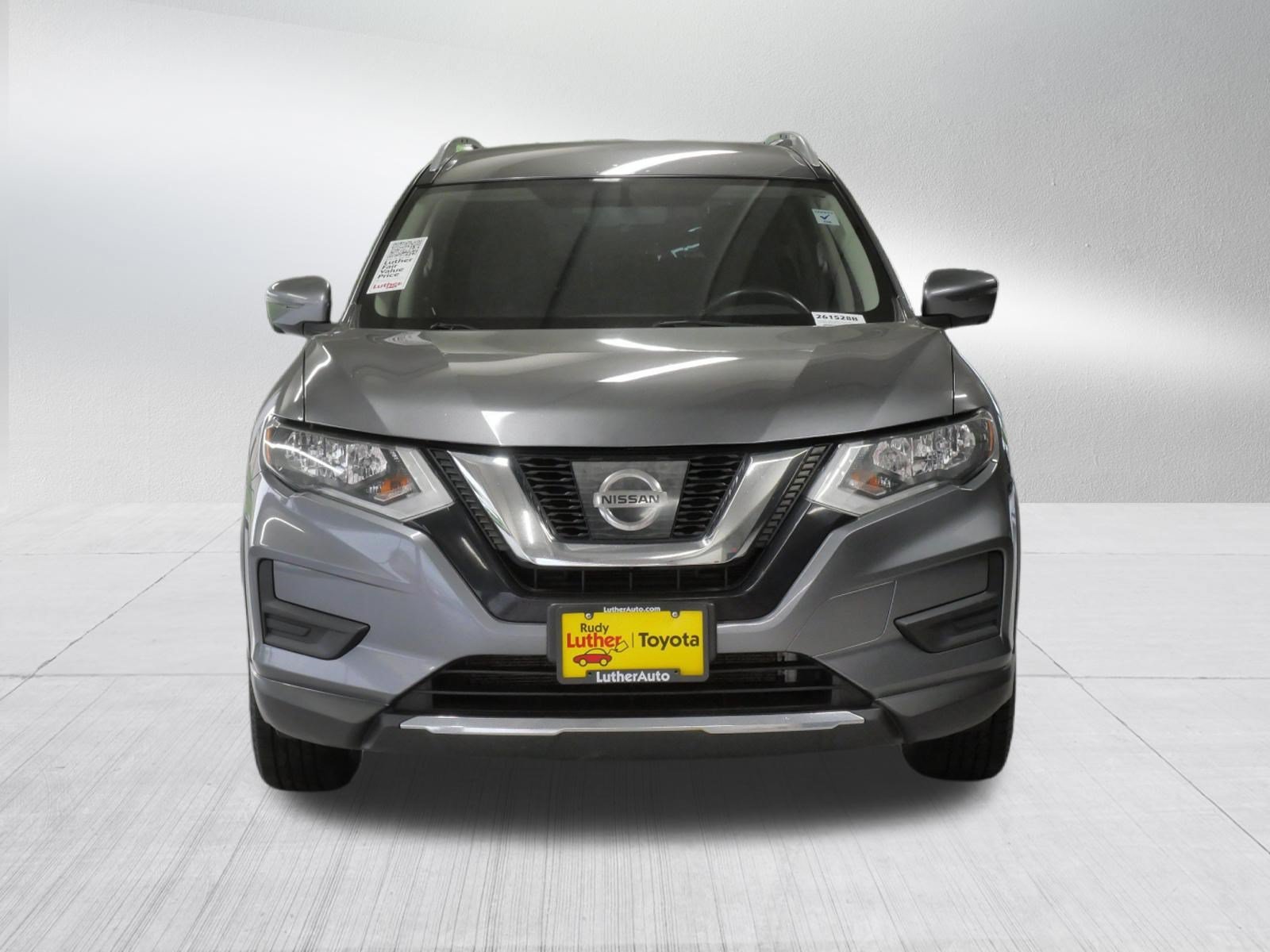 Used 2017 Nissan Rogue SV with VIN JN8AT2MV7HW270630 for sale in Golden Valley, Minnesota