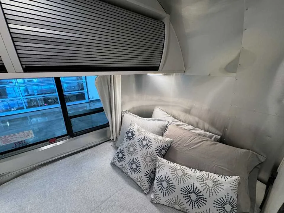 Used 2025  AIRSTREAM  image 17