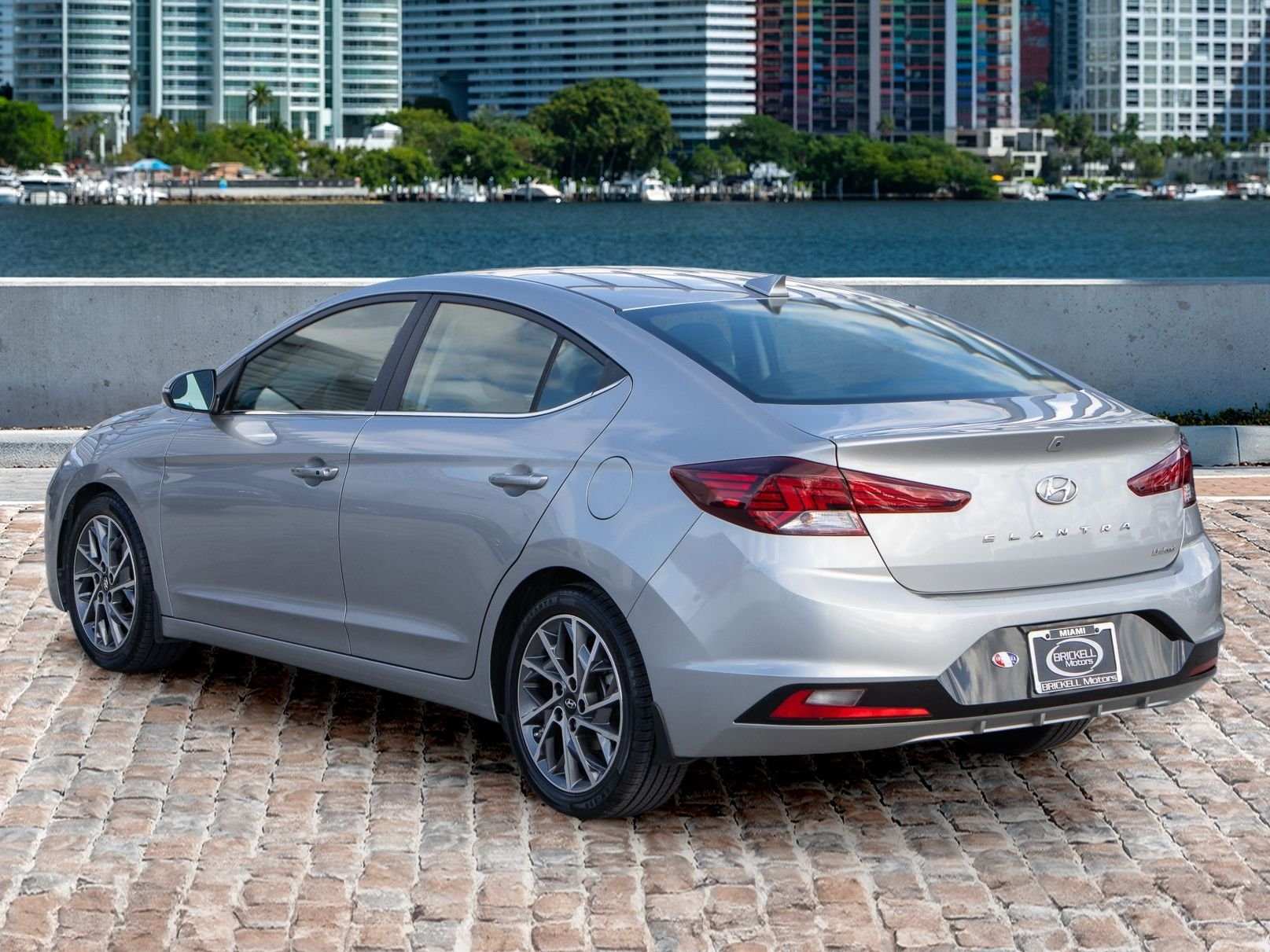 2020 Hyundai Elantra Limited photo 3