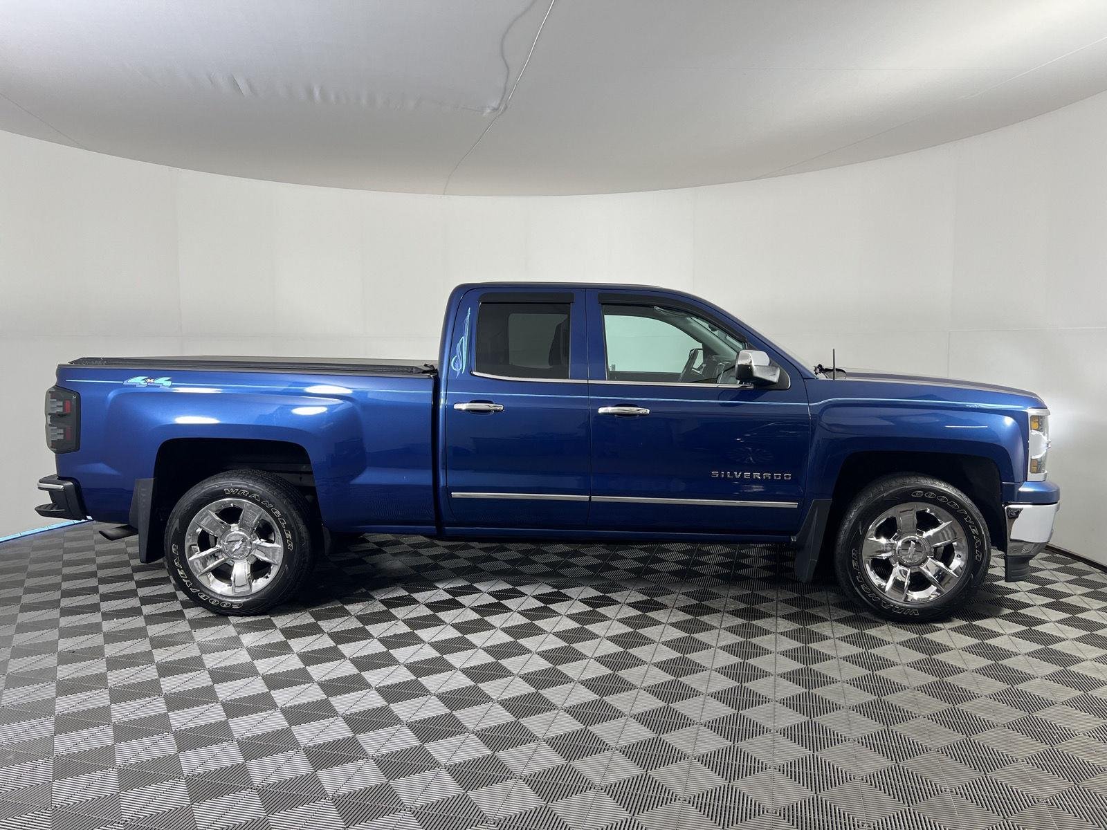 Used 2015 Deep Ocean Blue Metallic Chevrolet LTZ image 24