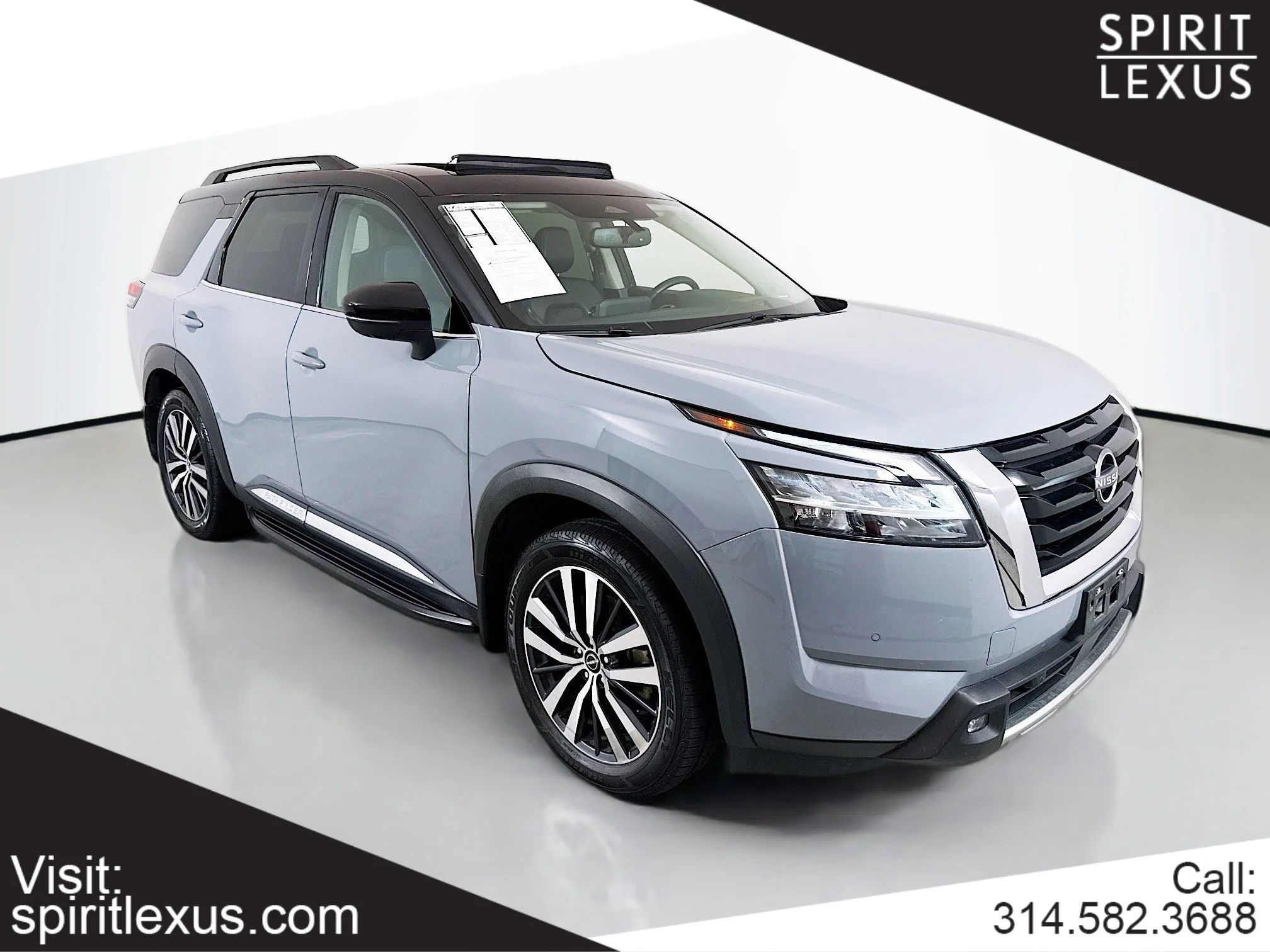 2022 Nissan Pathfinder Platinum 4WD's photo