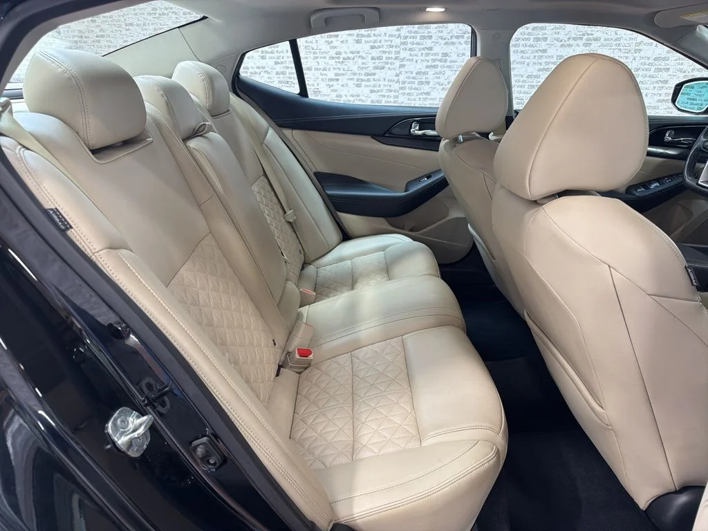 Used 2022 Black Nissan Platinum image 12