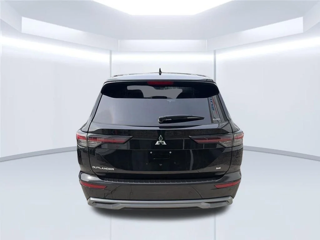 New 2026 Black Mitsubishi SE image 18