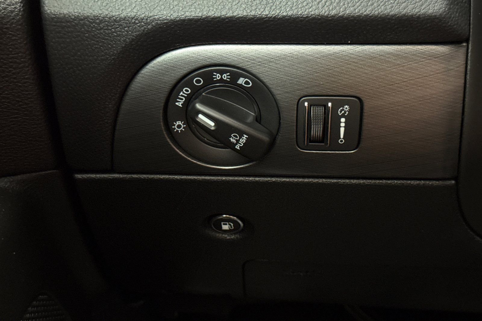Used 2020 Black Dodge Citadel image 32