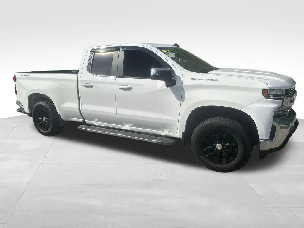 Used 2020 White Chevrolet LT image 28