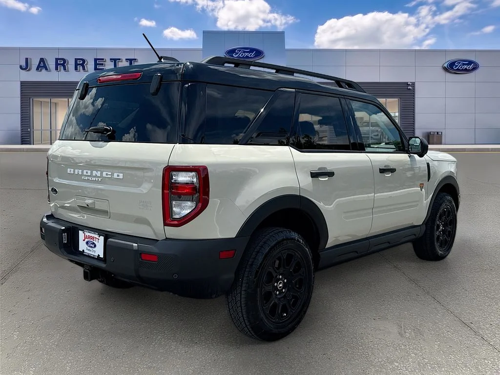 Used 2025 Beige Ford Badlands image 7
