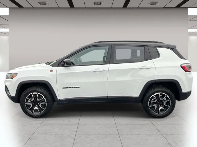 Used 2025 White Jeep Trailhawk image 7