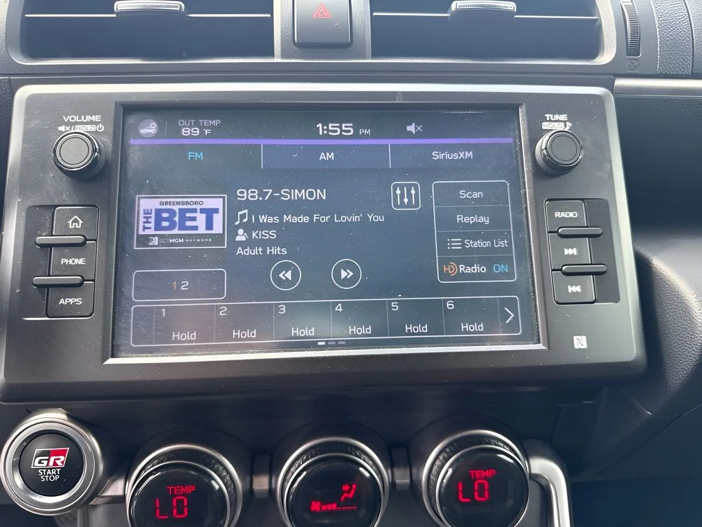 Used 2022  Toyota Base image 15
