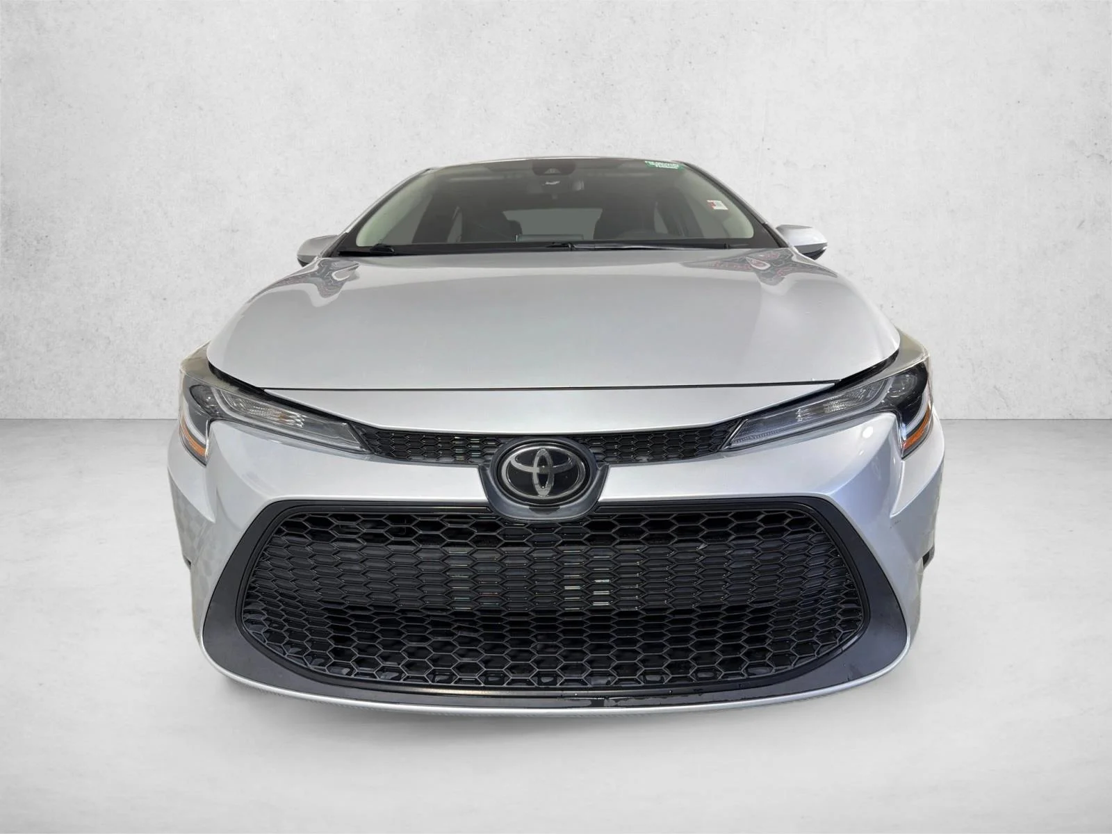 Used 2020 White Toyota LE image 8