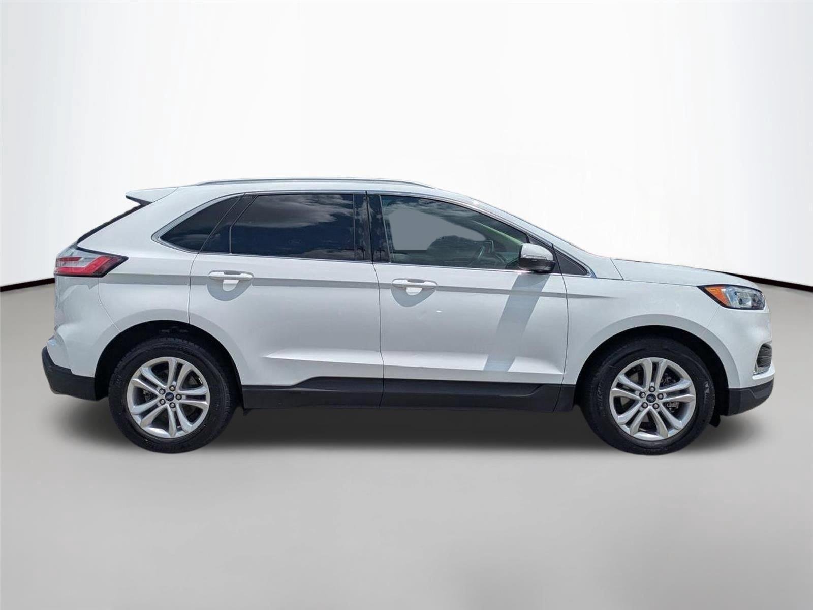 Used 2019  Ford SEL image 4