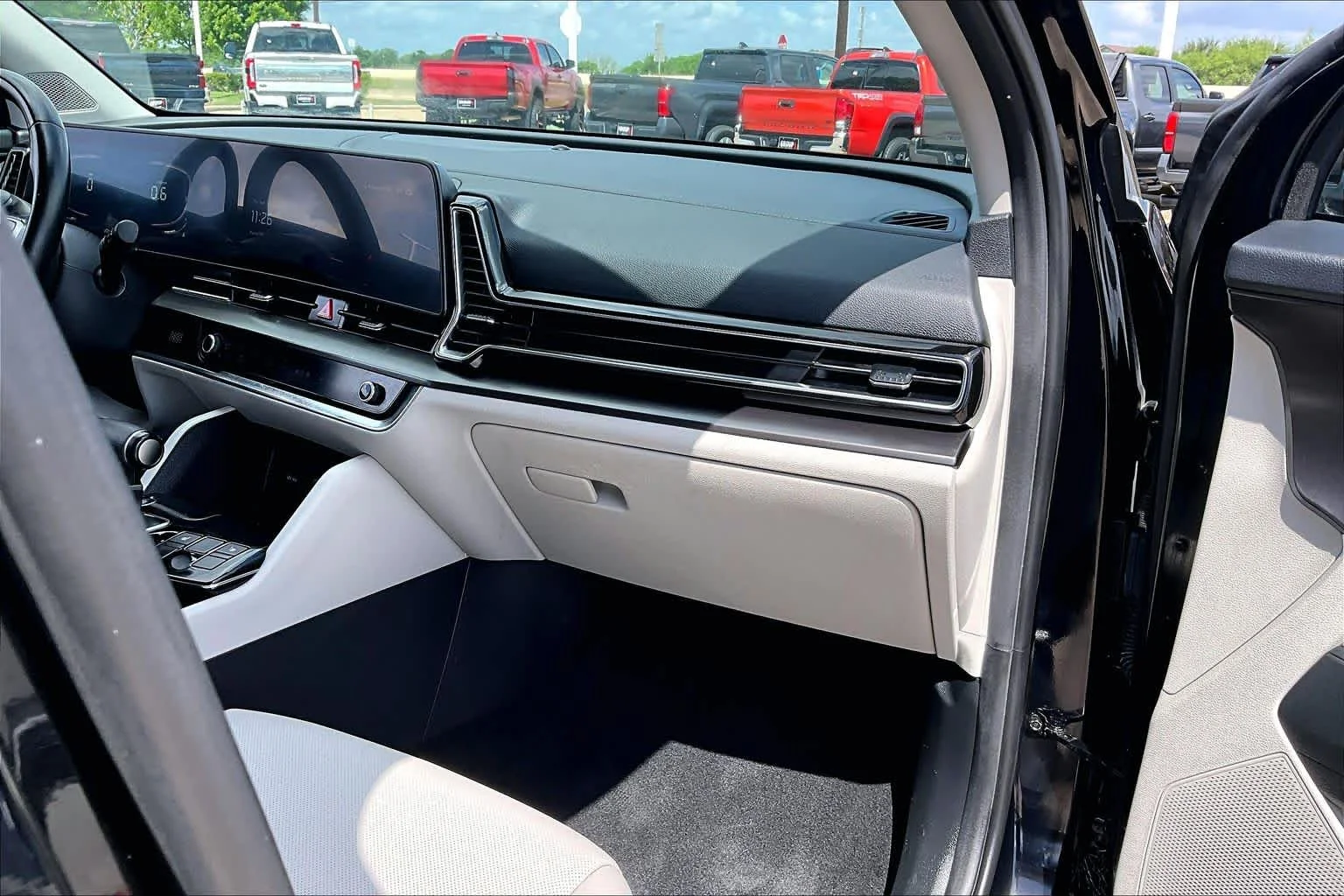 Used 2024 Ebony Black Kia EX image 17