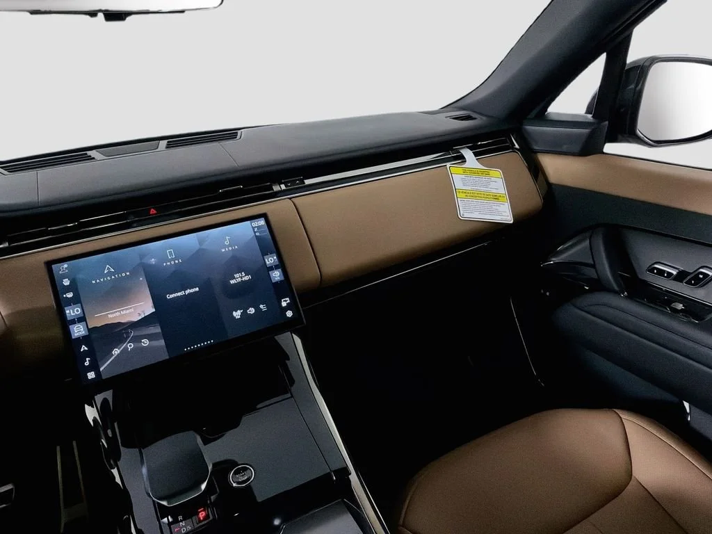 New 2026 Santorini Black LAND ROVER Dynamic SE image 25
