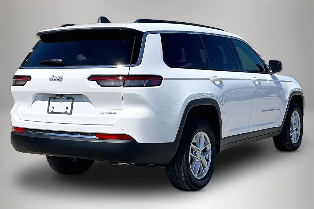 New 2026 Bright White Clear-Coat Exterior Paint Jeep Laredo image 21
