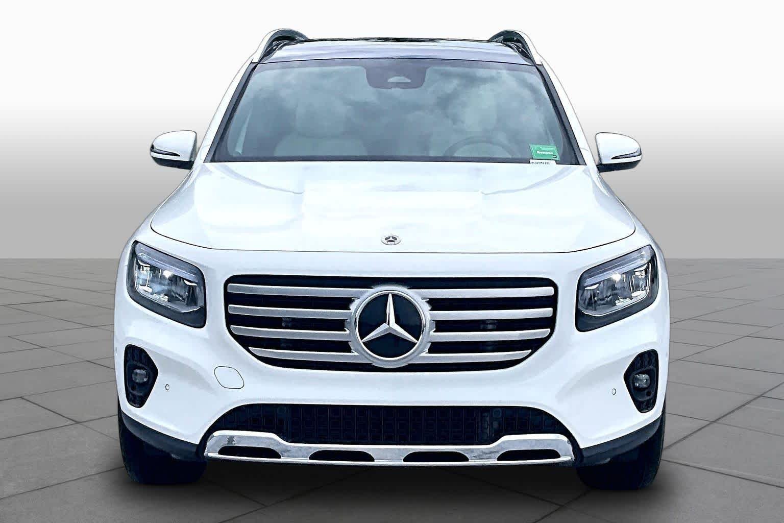Certified Used 2025 Polar White Mercedes-Benz GLB 250 image 4