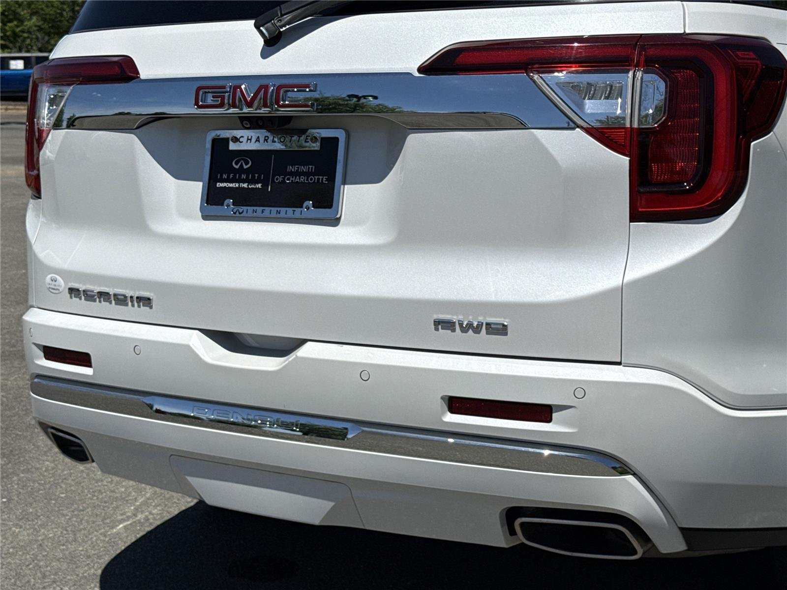 Used 2023 White Frost Tricoat GMC Denali image 32