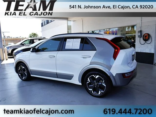 Certified Used 2023 White Kia Wave image 7