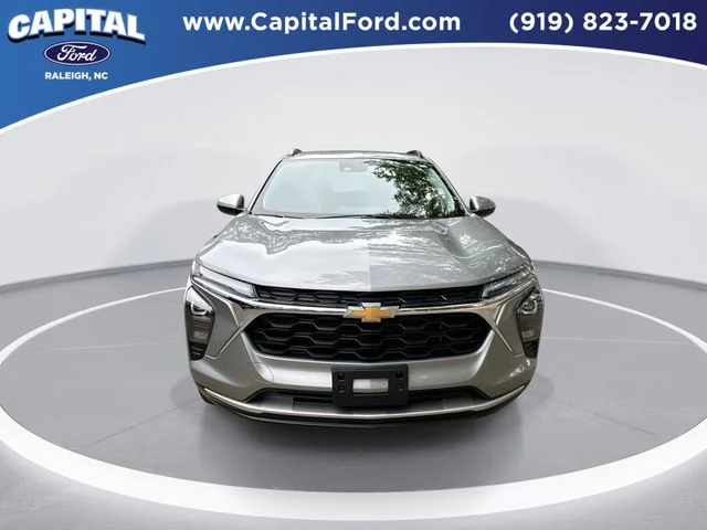 Used 2025 Gray Chevrolet LT image 3