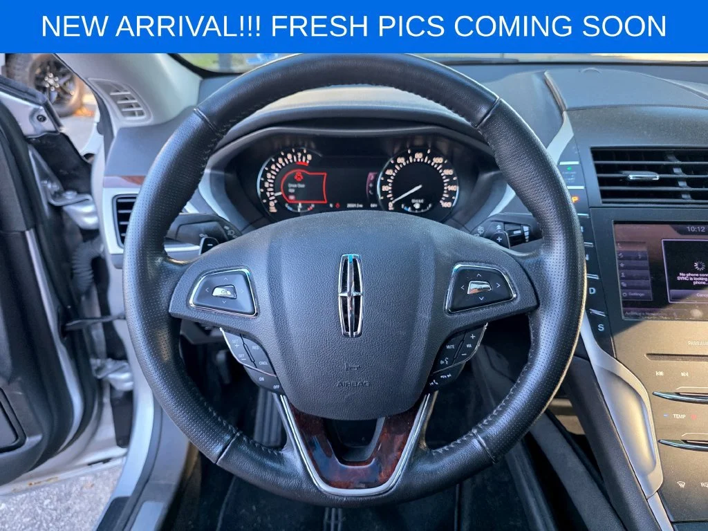 Used 2013  Lincoln 4dr Sdn FWD image 11