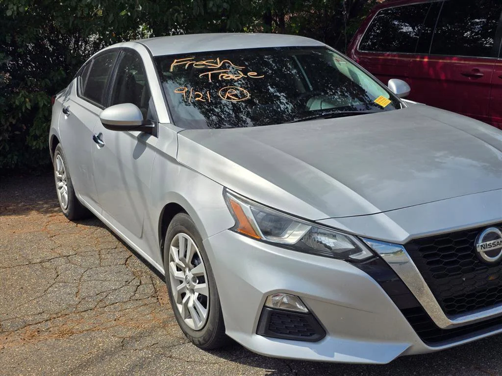 Used 2020 Silver Nissan 2.5 S image 13