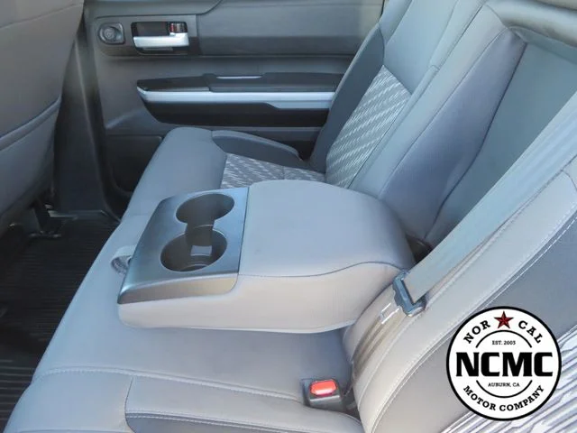 Used 2018 Silver Toyota SR5 image 46