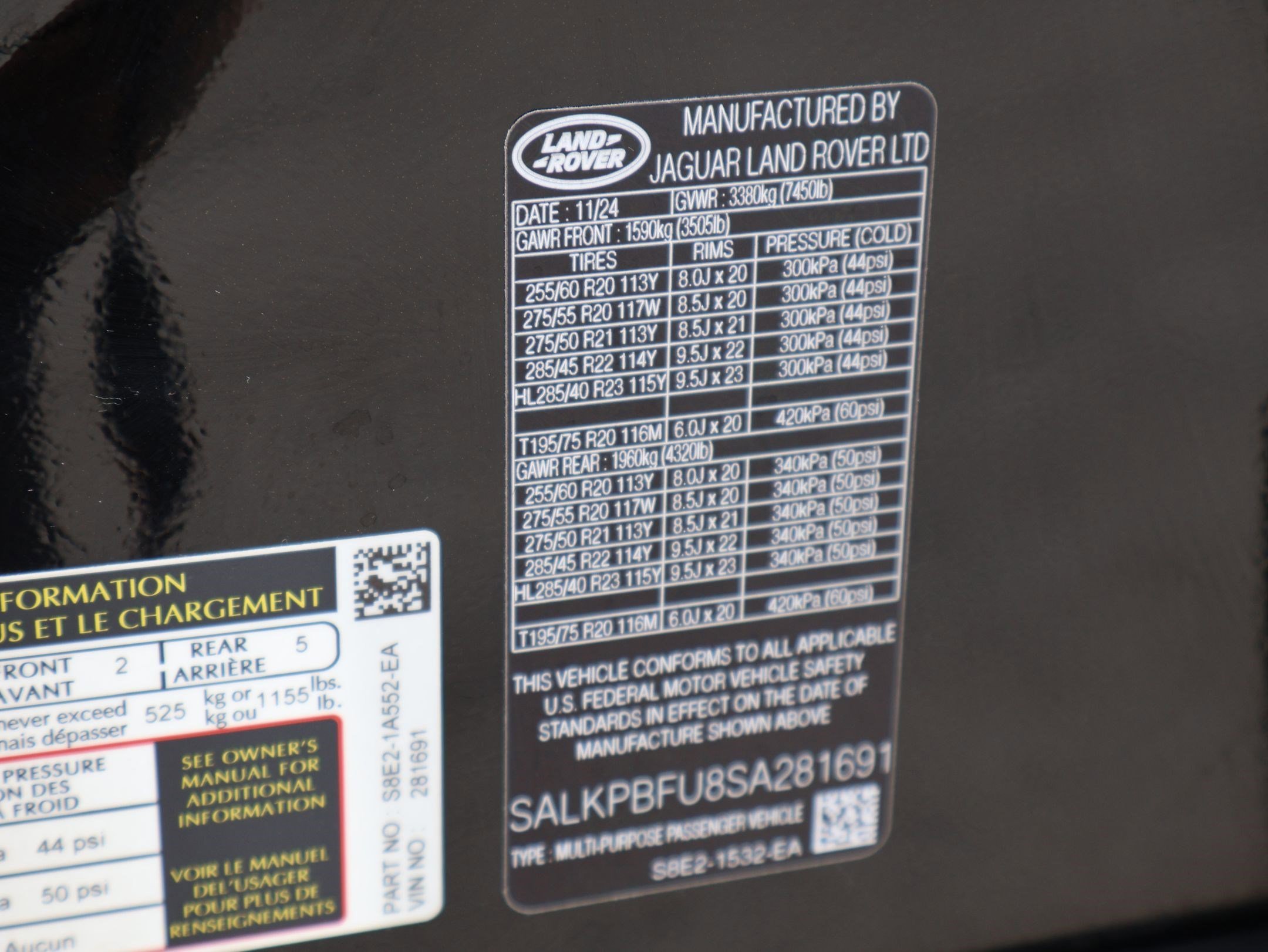 Certified Used 2025 Obsidian Black Metallic Land Rover SE image 32