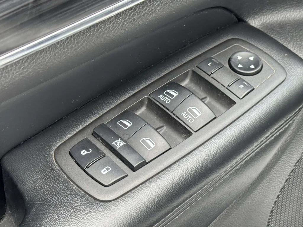 Used 2022 White Jeep Limited image 26