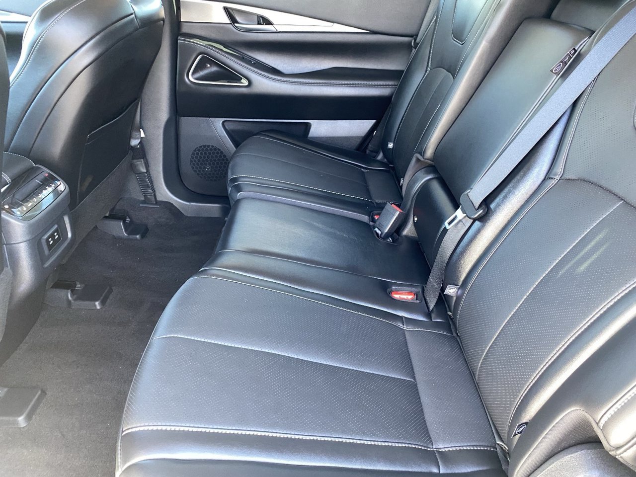 Certified Used 2027 Radiant White INFINITI LUXE image 16