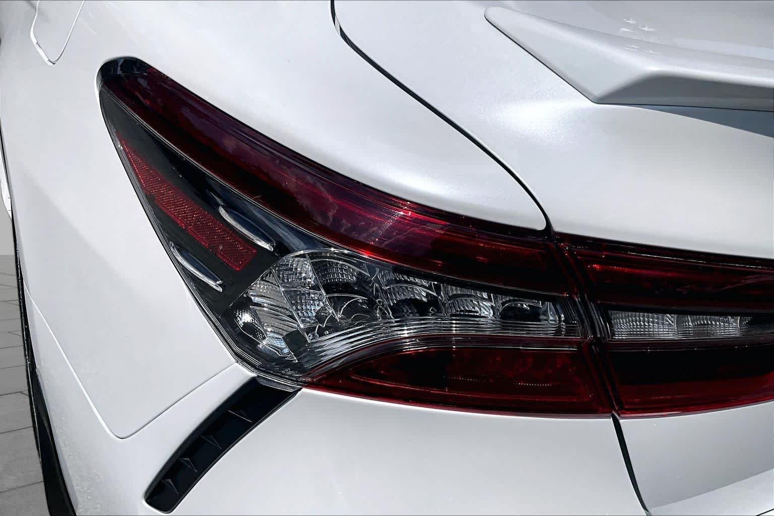 Used 2024 Wind Chill Pearl Toyota Hybrid XSE image 29