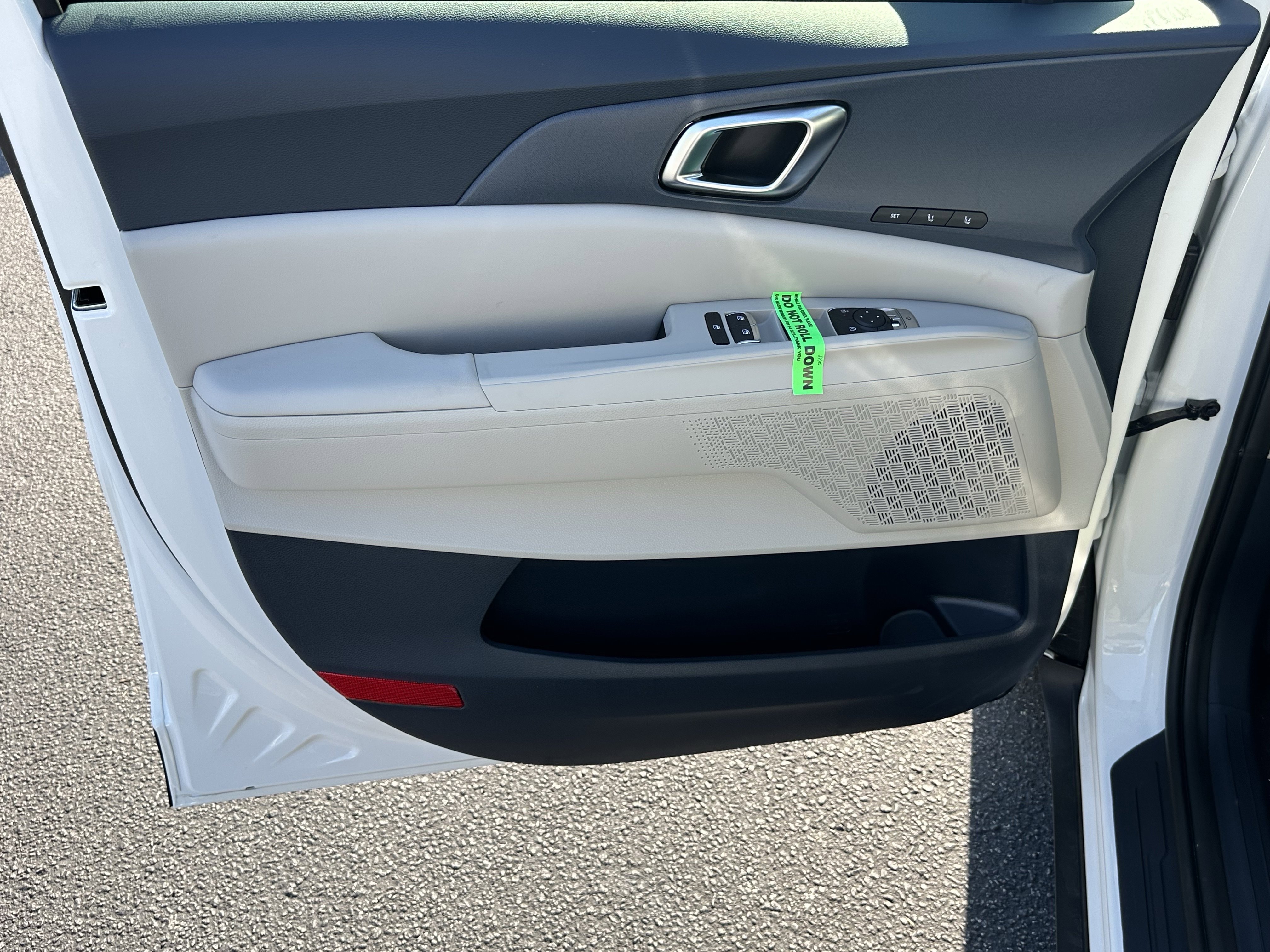 New 2026 Snow White Pearl Kia EX image 11