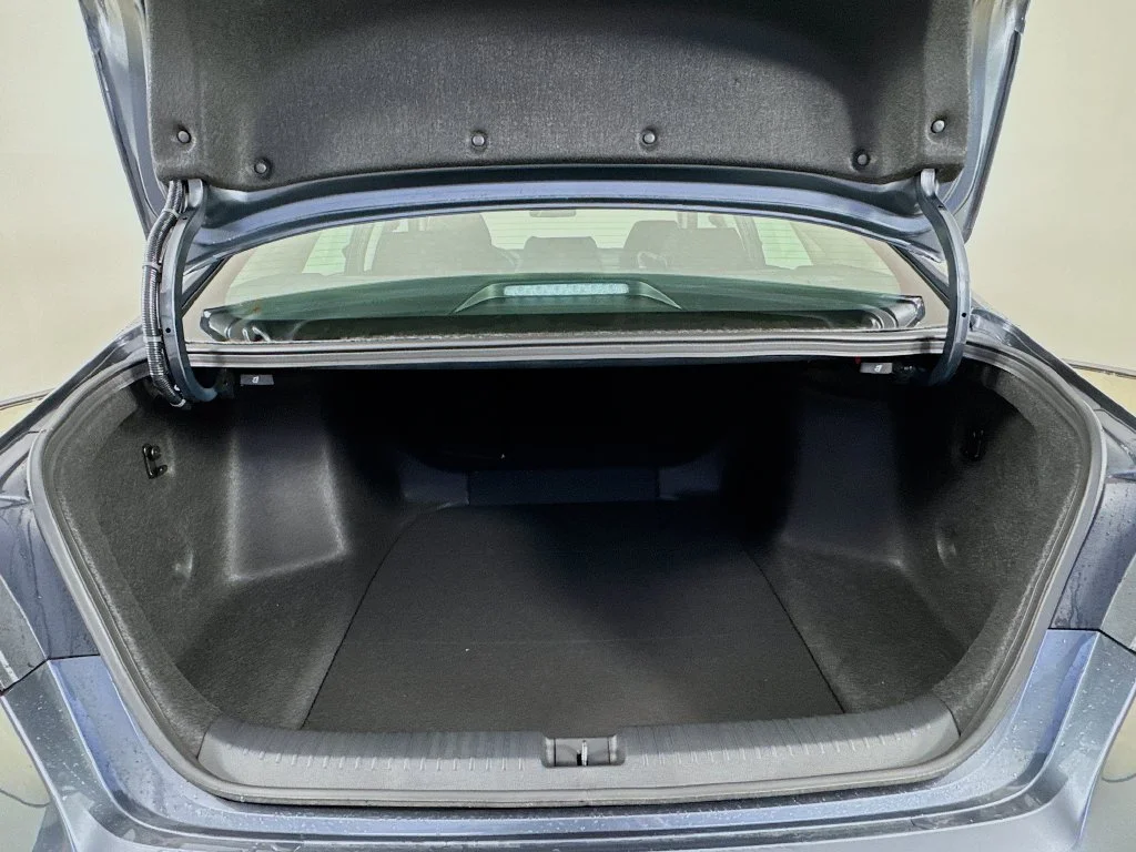 New 2026 Meteorite Gray Metallic Honda SE image 9
