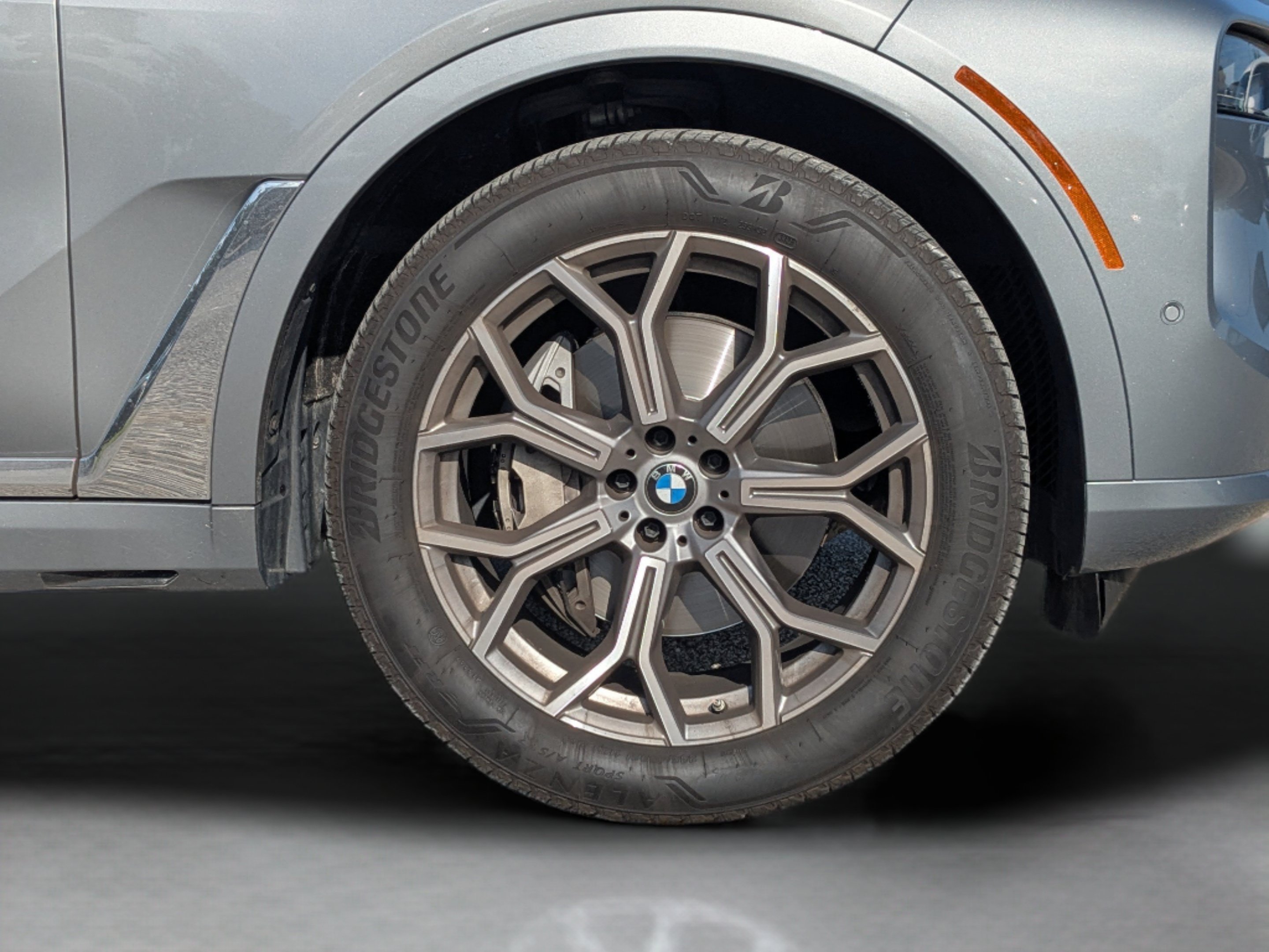 Used 2023 Skyscraper Grey Metallic BMW xDrive40i image 31
