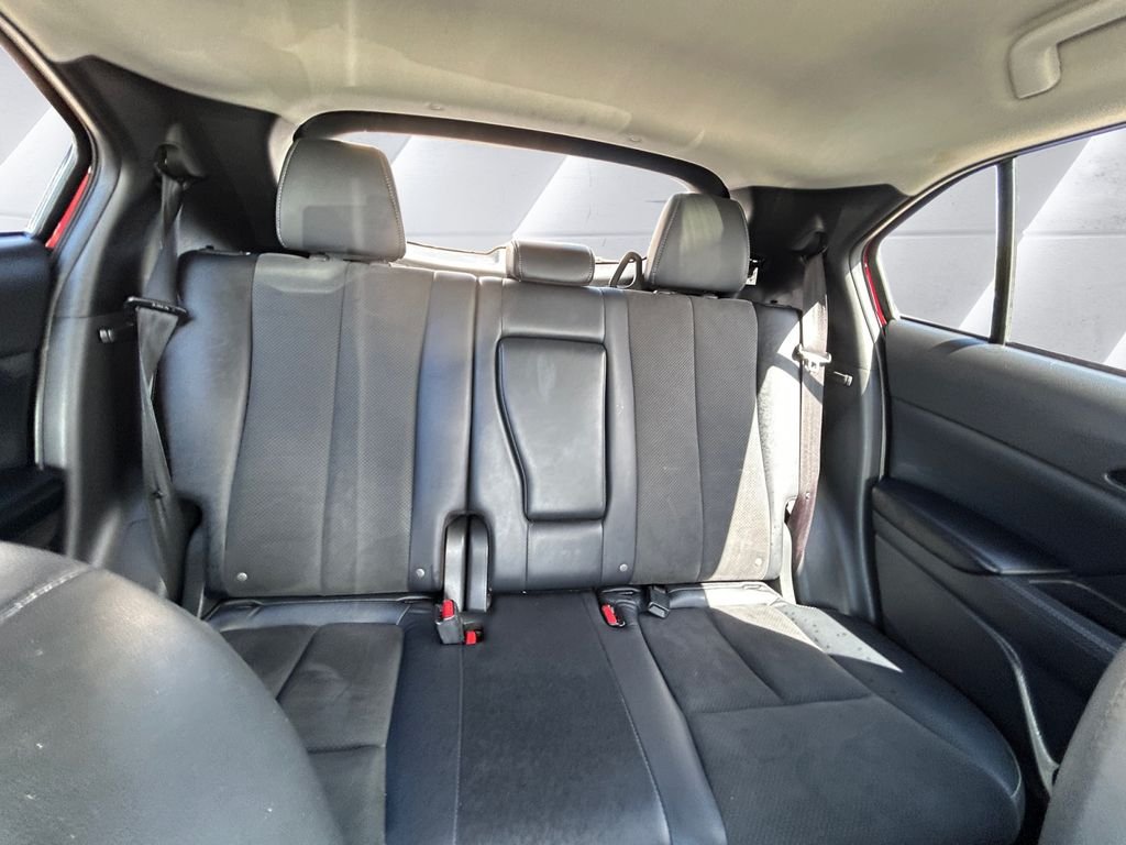 Used 2024 Silver Mitsubishi SE image 18