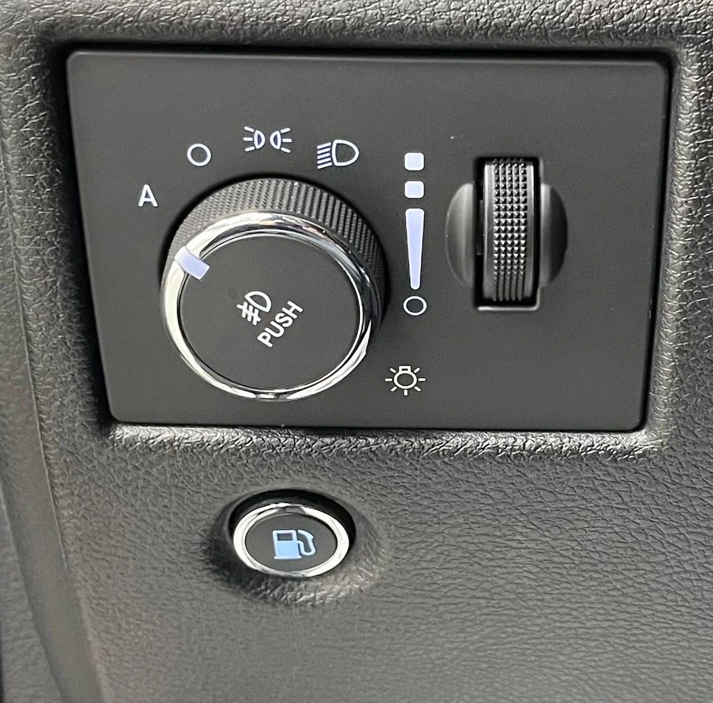 Used 2017 White Jeep Trailhawk image 32
