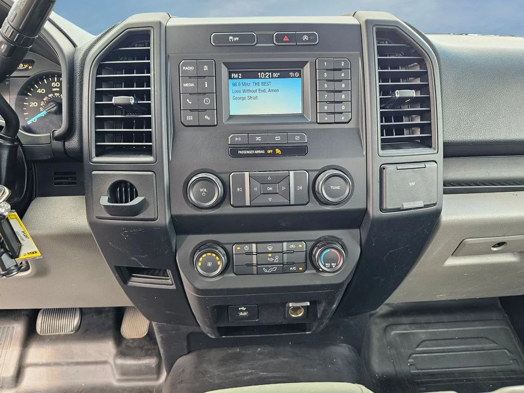 Used 2020 White Ford XL image 25