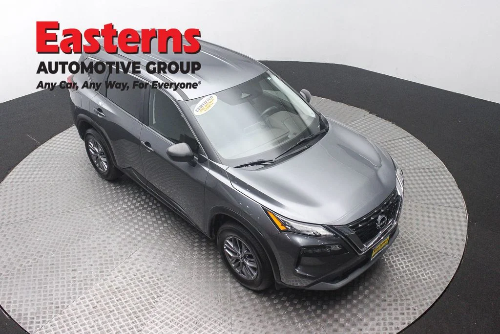 Used 2023 Gray Nissan S image 3