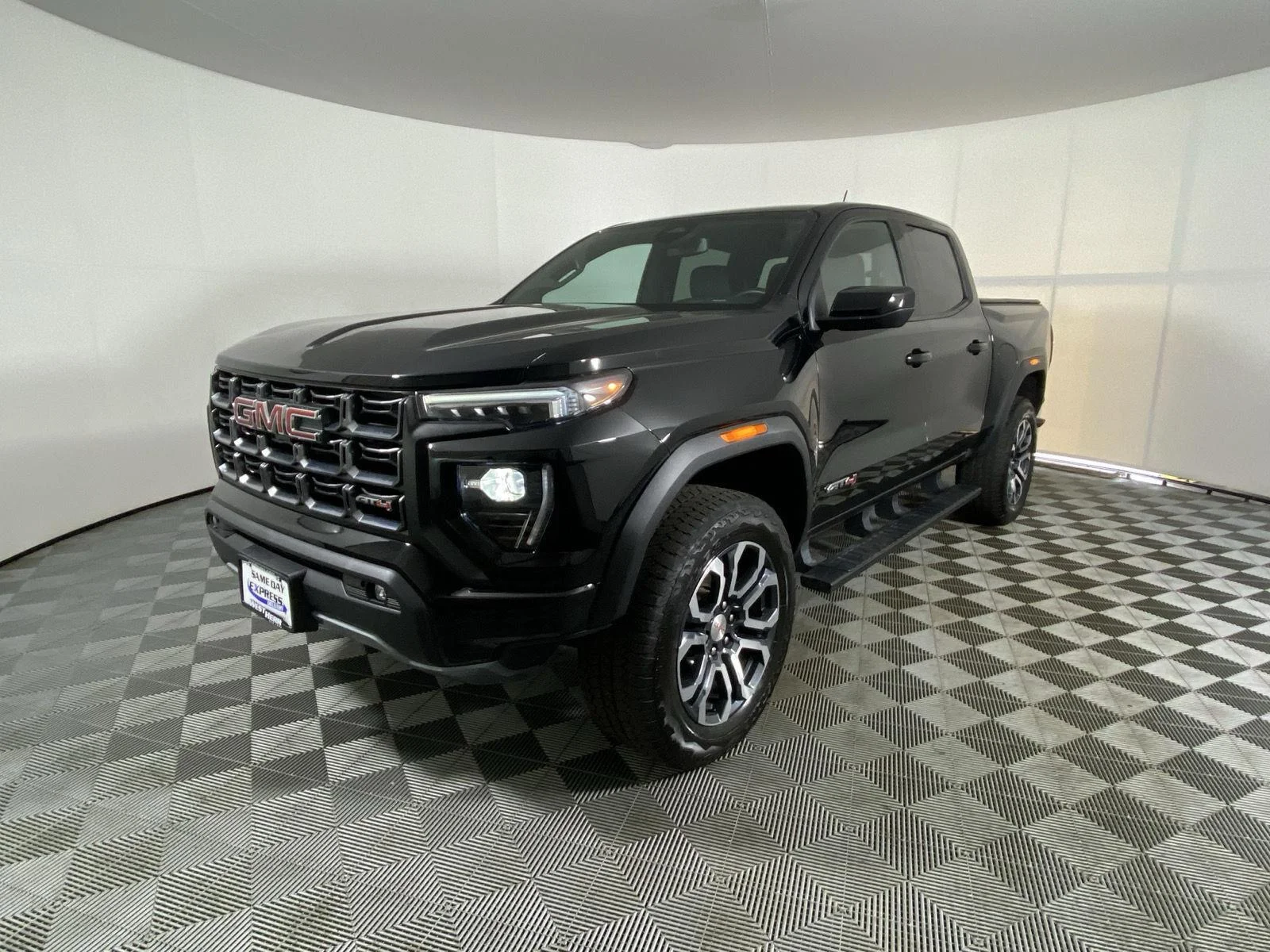Used 2024 Onyx Black GMC 4WD AT4 image 3