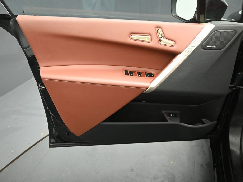 2023 BMW IX - Image 19