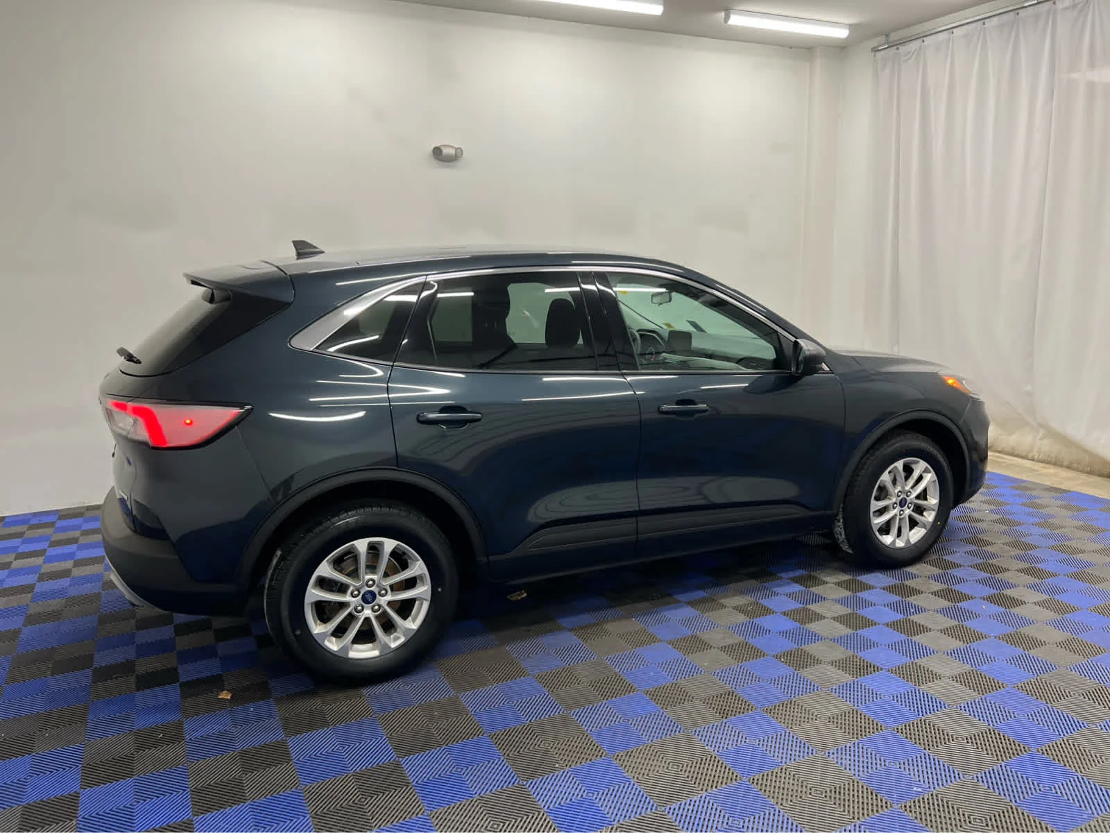Used 2022 Stone Blue Metallic Ford SE image 6