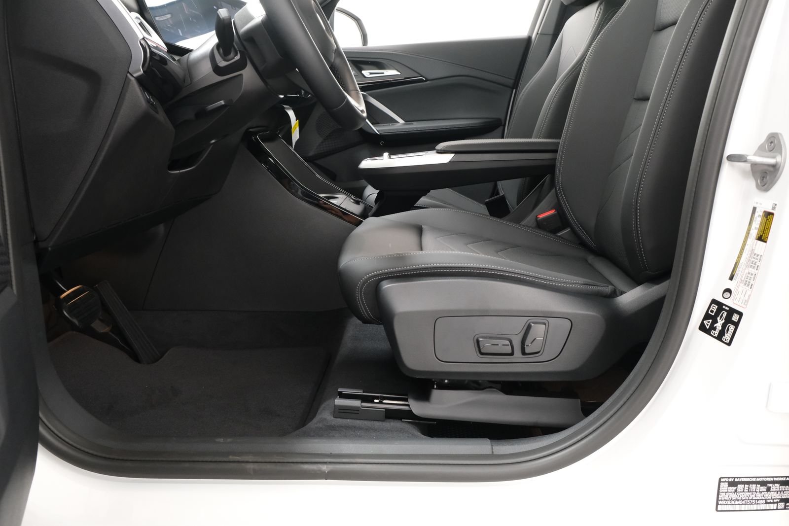 New 2026 Mineral White Metallic BMW xDrive28i image 29